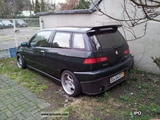 Alfa Romeo 145 145 1.6 TwinSpark 1