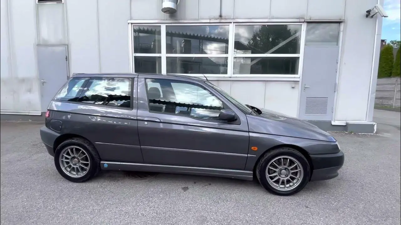 Alfa Romeo 145 145 2.0 Quadrofoglio 1