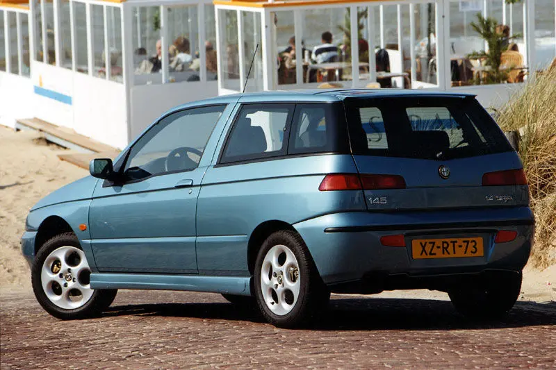 Alfa Romeo 145 145 2.0 Quadrofoglio 2