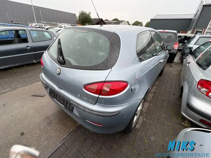 Alfa Romeo 147 147 1.6 TwinSpark Distinctive 5