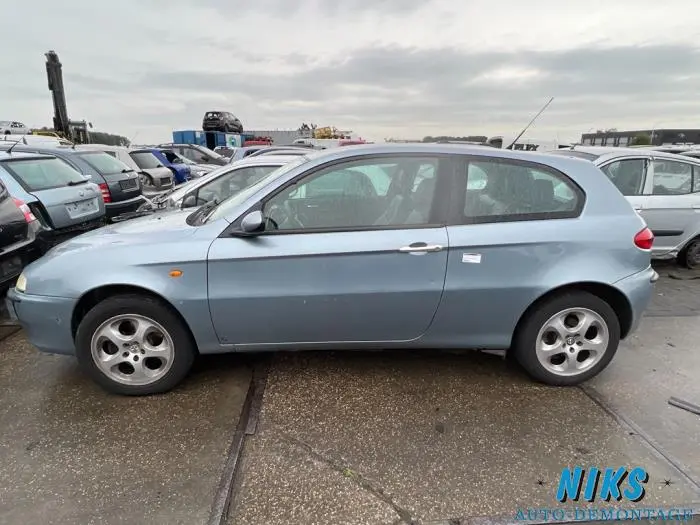 Alfa Romeo 147 147 1.6 TwinSpark Distinctive 6