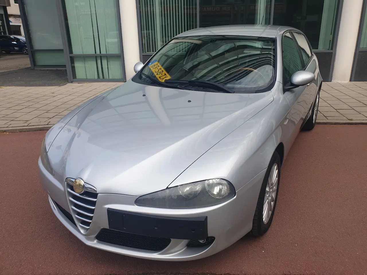 Alfa Romeo 147 147 1.6 TwinSpark Distinctive 2