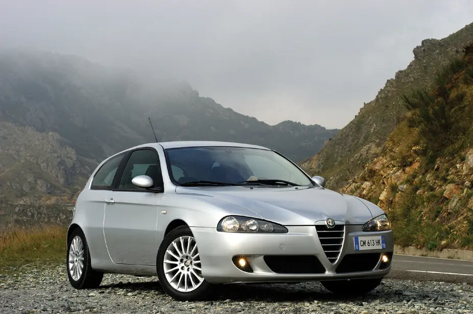 Alfa Romeo 147 147 1.6 TwinSpark Distinctive 6