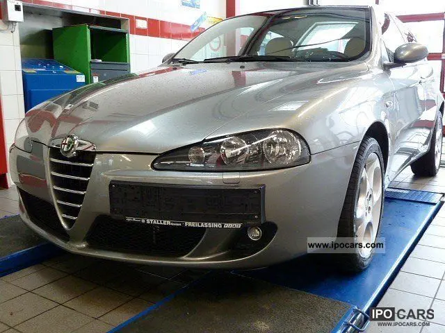 Alfa Romeo 147 147 1.6 TwinSpark Distinctive 2