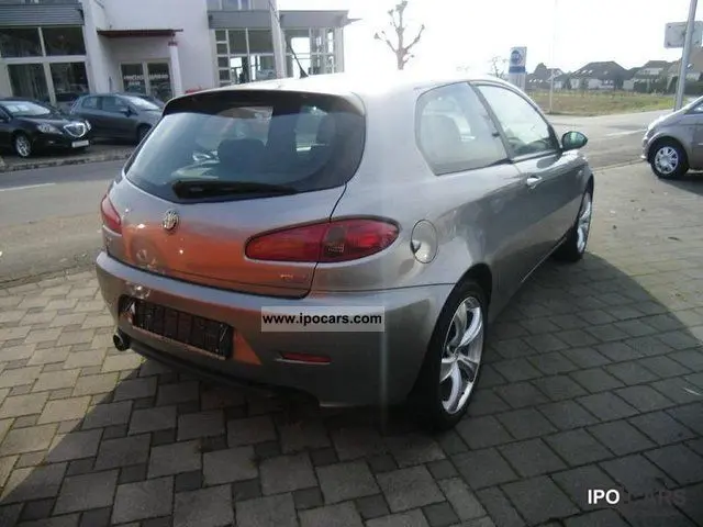 Alfa Romeo 147 147 1.9 JTD 16V Q2 6