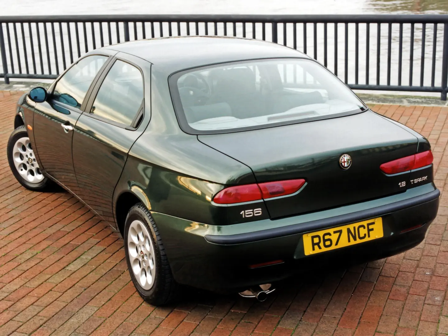 Alfa Romeo 156 156 1.6 16V TwinSpark Distinctive 1
