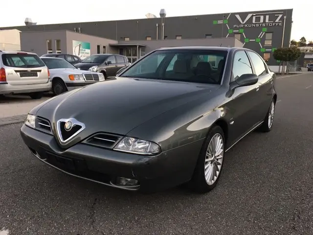 Alfa Romeo 166 166 2.0 TwinSpark Distinctive 4