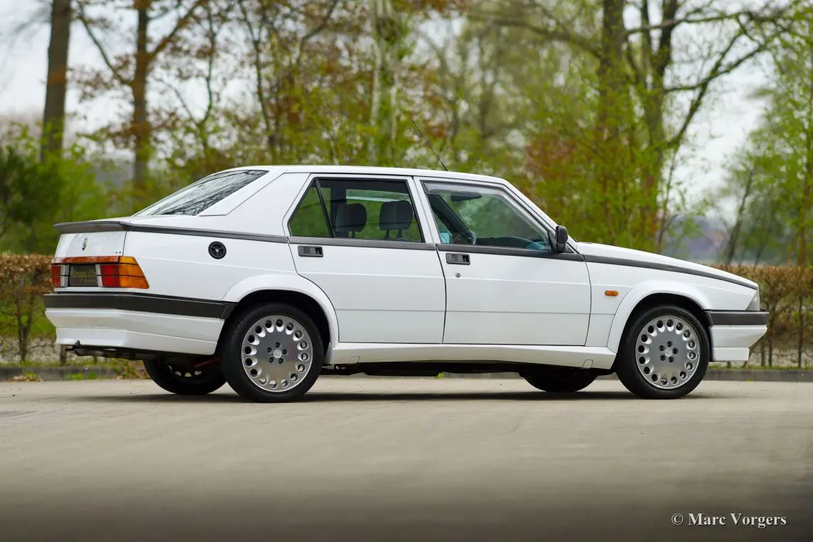 Alfa Romeo 75 75 2.0 TwinSpark 6