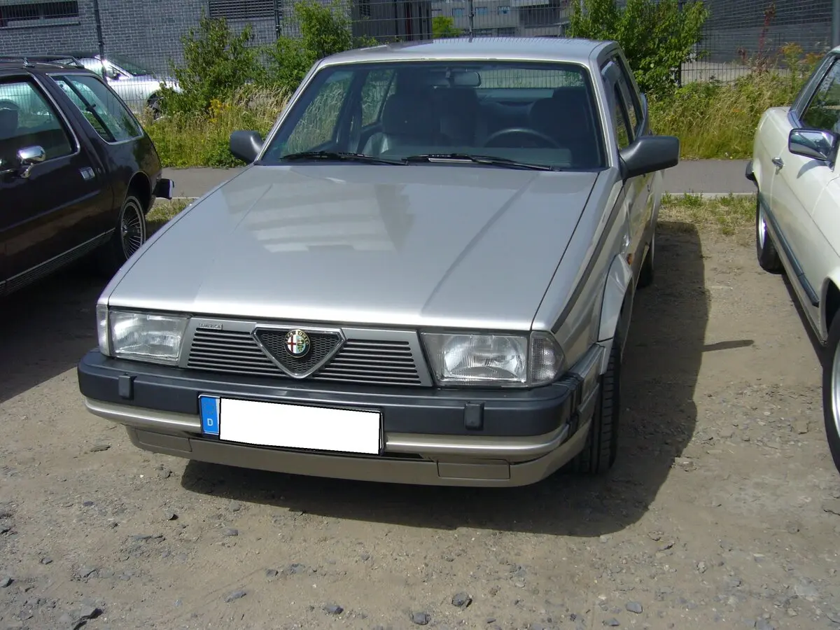 Alfa Romeo 75 75 3.0 V6 America 5