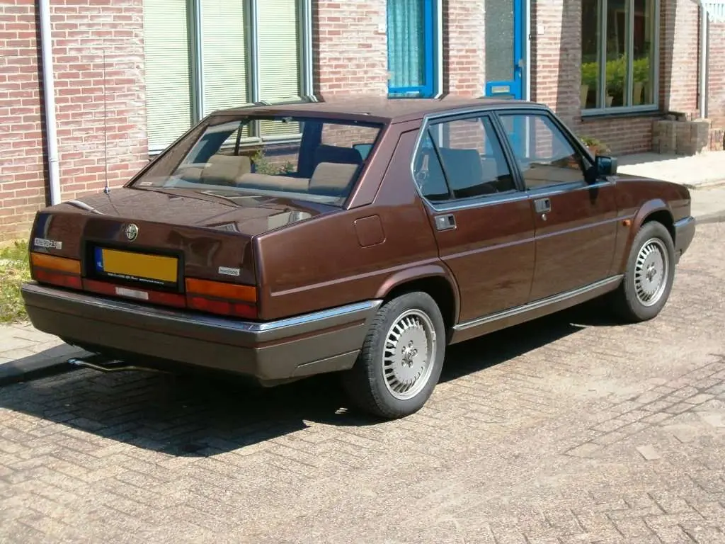 Alfa Romeo 90 90 2.5 V6 Quadrifoglio Oro 1