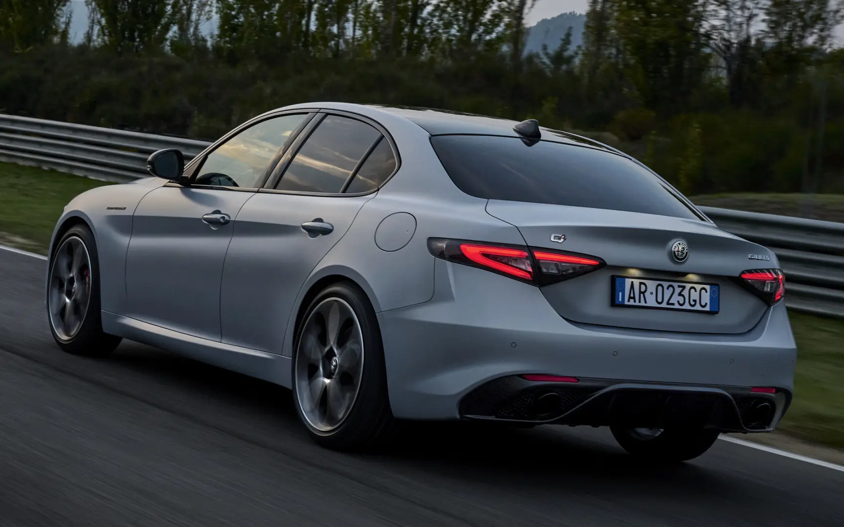 Alfa Romeo Giulia Giulia 2.0 Competizione AWD 2