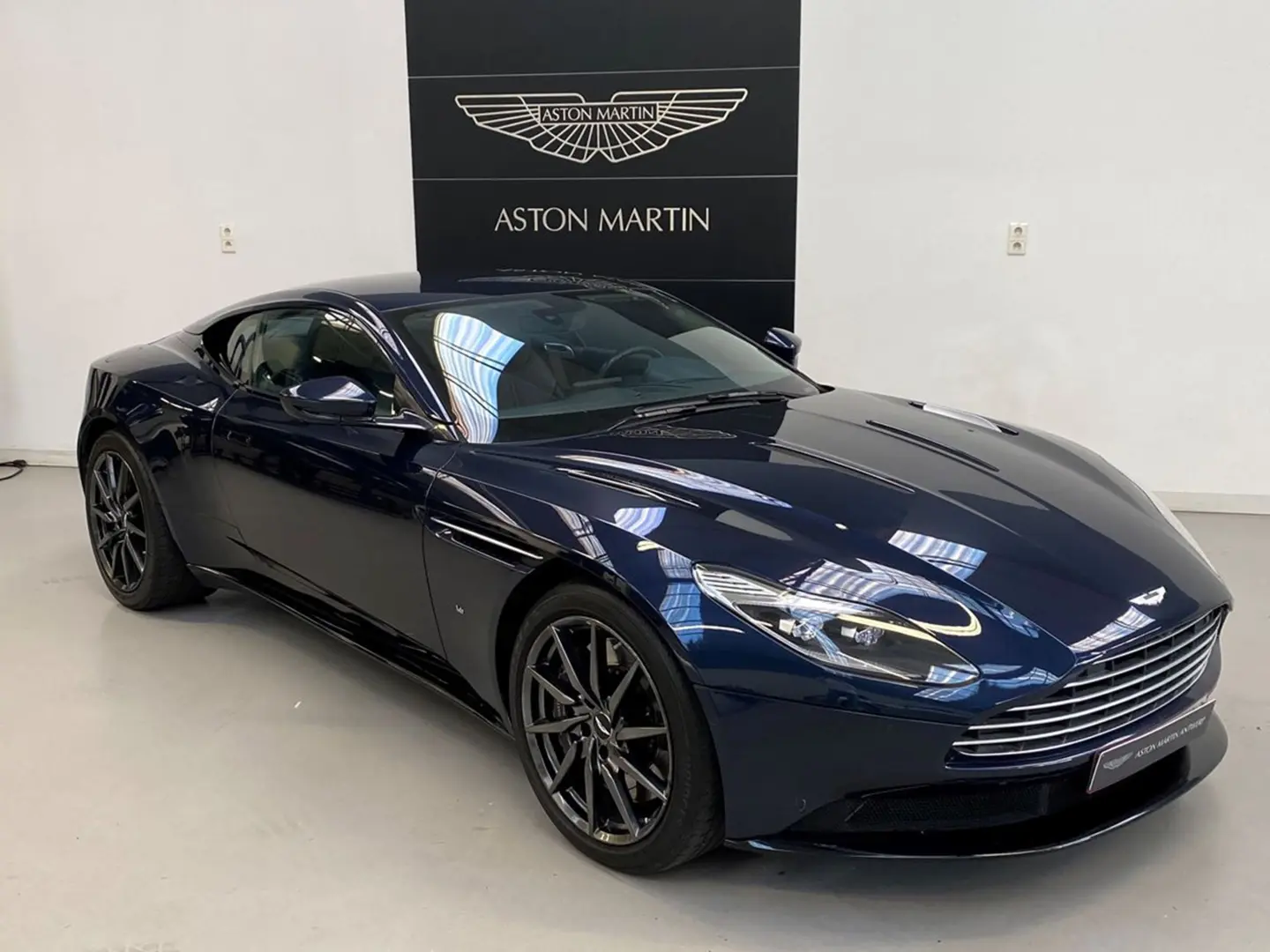 Aston Martin DB11 DB11 5.2 V12 6