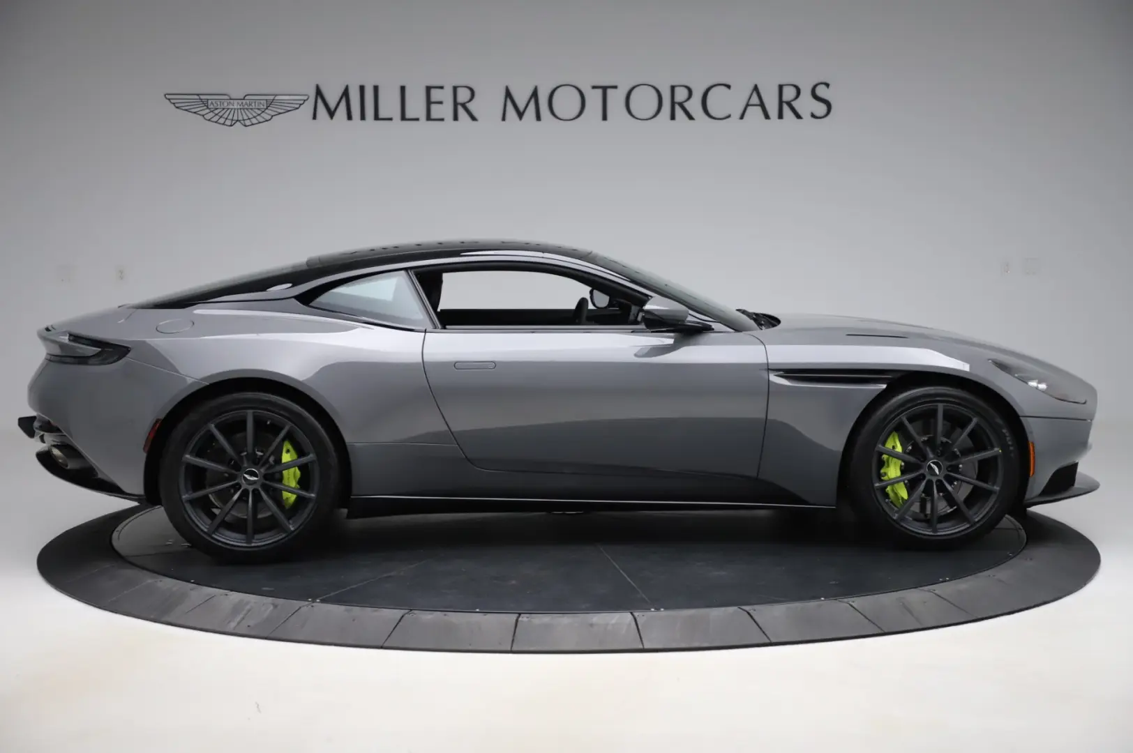 Aston Martin DB11 DB11 5.2 V12 AMR 2