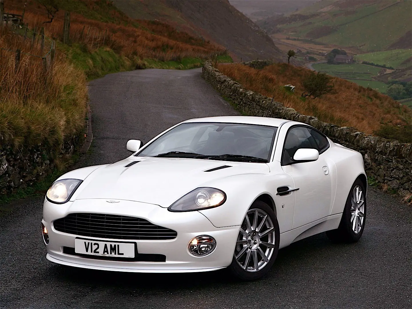 Aston Martin Vanquish Vanquish S 1