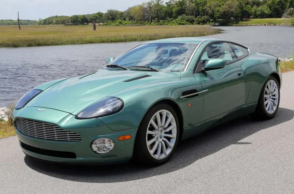 Aston Martin Vanquish Vanquish V12 4