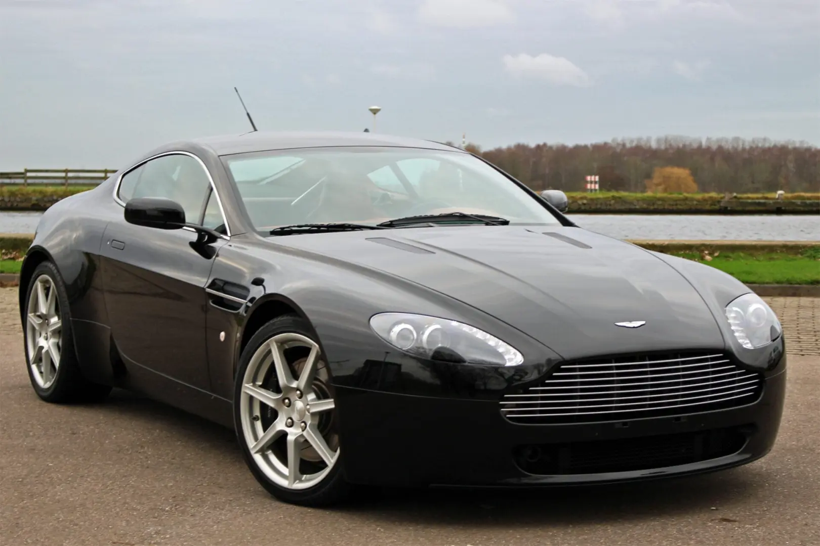 Aston Martin Vantage Vantage 4.3 V8 N400 0