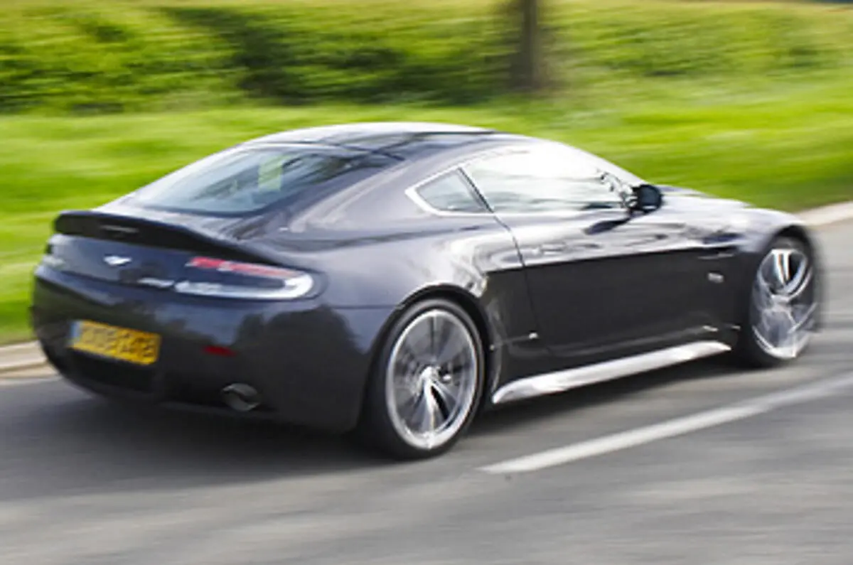Aston Martin Vantage Vantage 6.0 V12 5