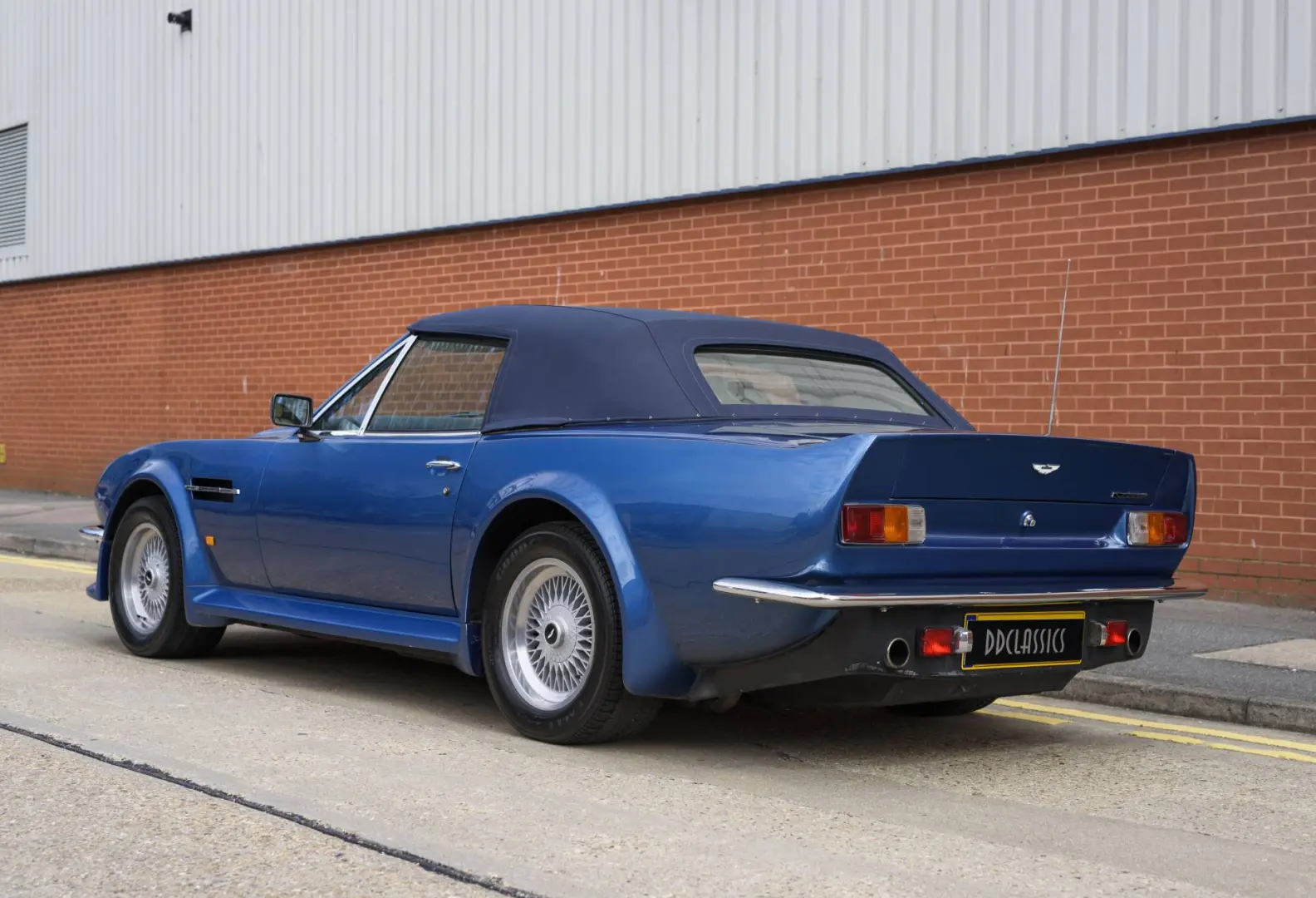 Aston Martin  Volante 5.3 V8 6
