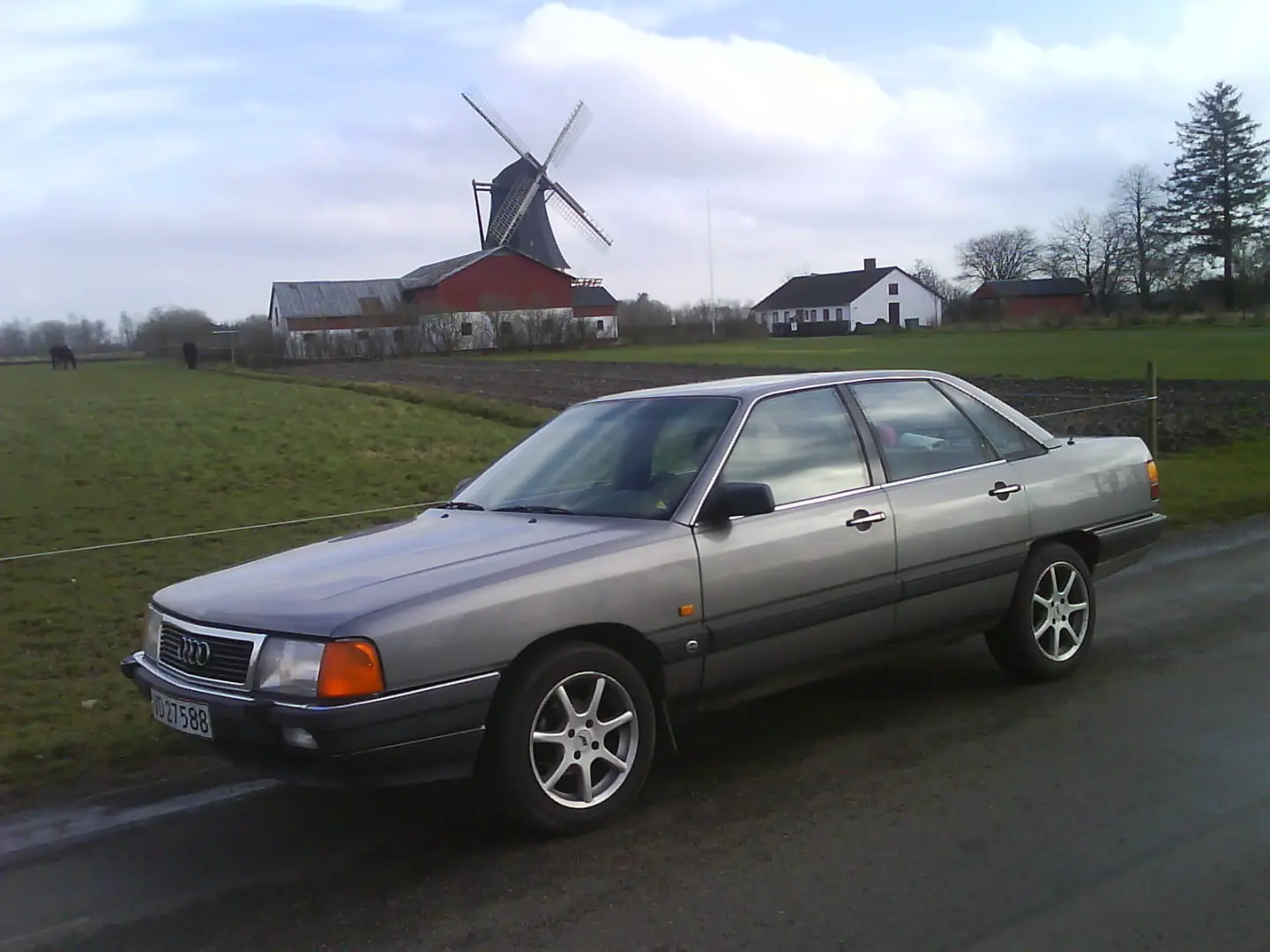 Audi  100 1.8 6