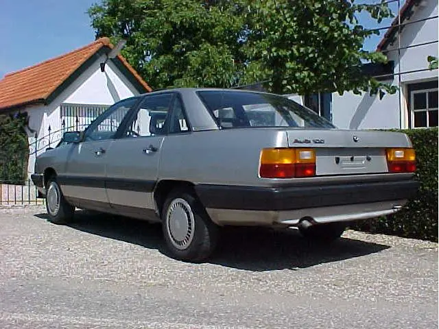 Audi  100 1.8 6