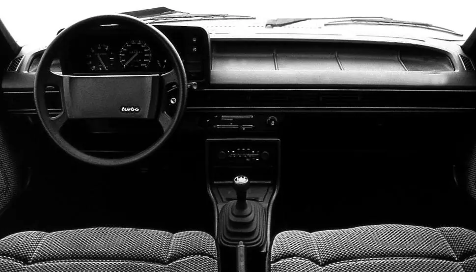 Audi  200 2.1 E 4