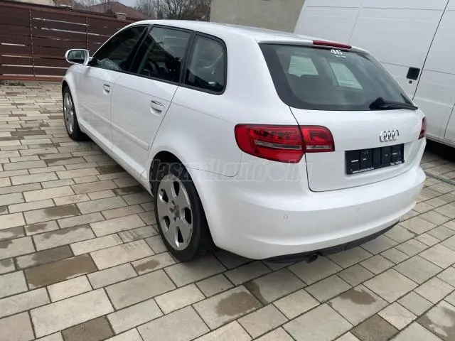 Audi A3 A3 1.6 TDI Ambition S-Tronic 4