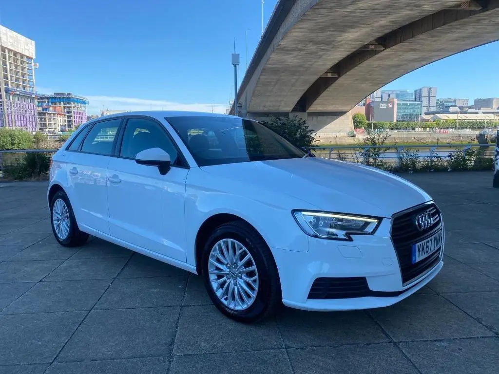 Audi A3 A3 Sportback 1.5 TFSI COD Dynamic S-Tronic 6
