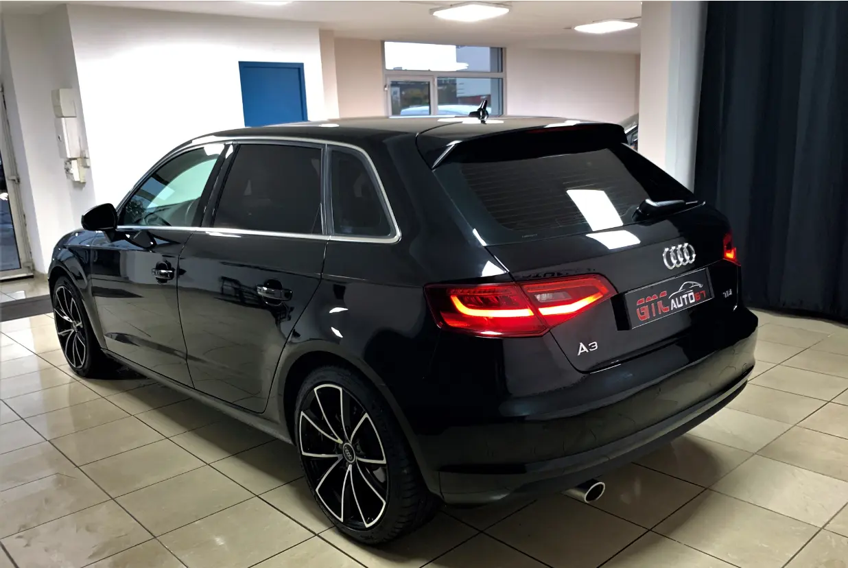 Audi A3 A3 Sportback 1.6 TDI Ambition S-Tronic 5