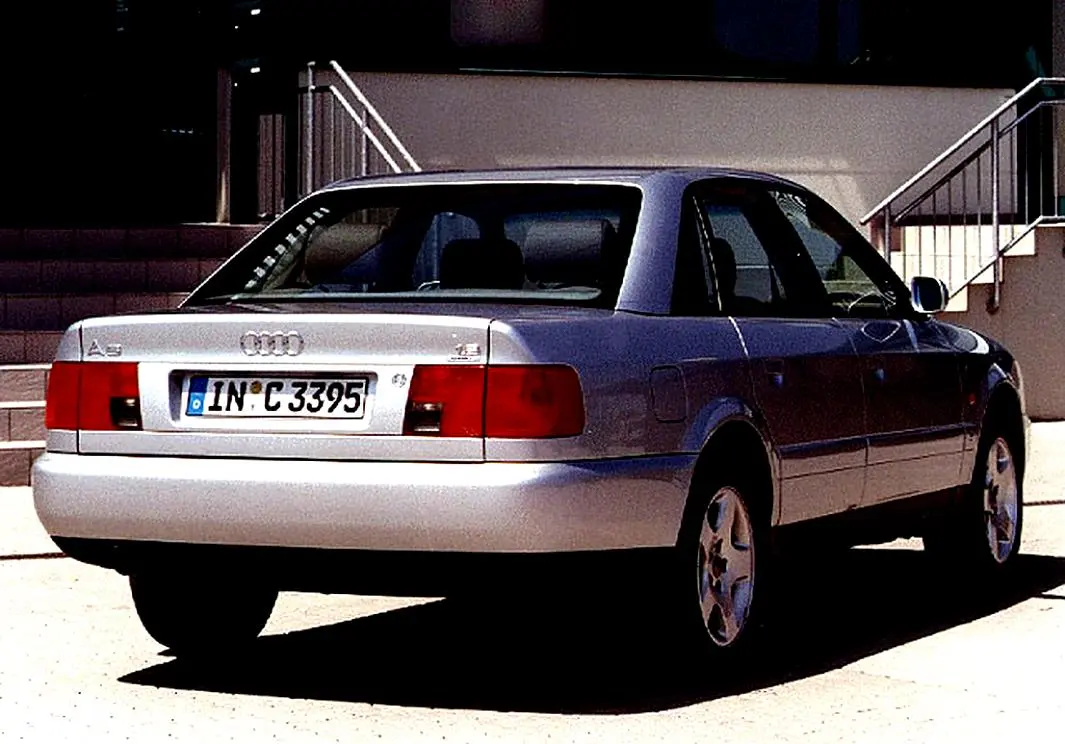 Audi A6 A6 2.6 Quattro 4