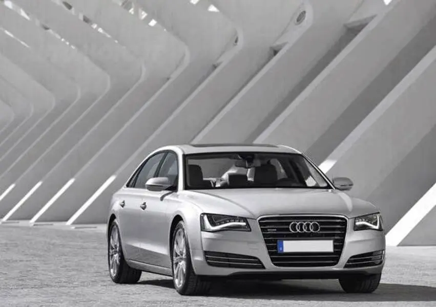 Audi A8 A8 4.2 FSI V8 Quattro Tiptronic 5