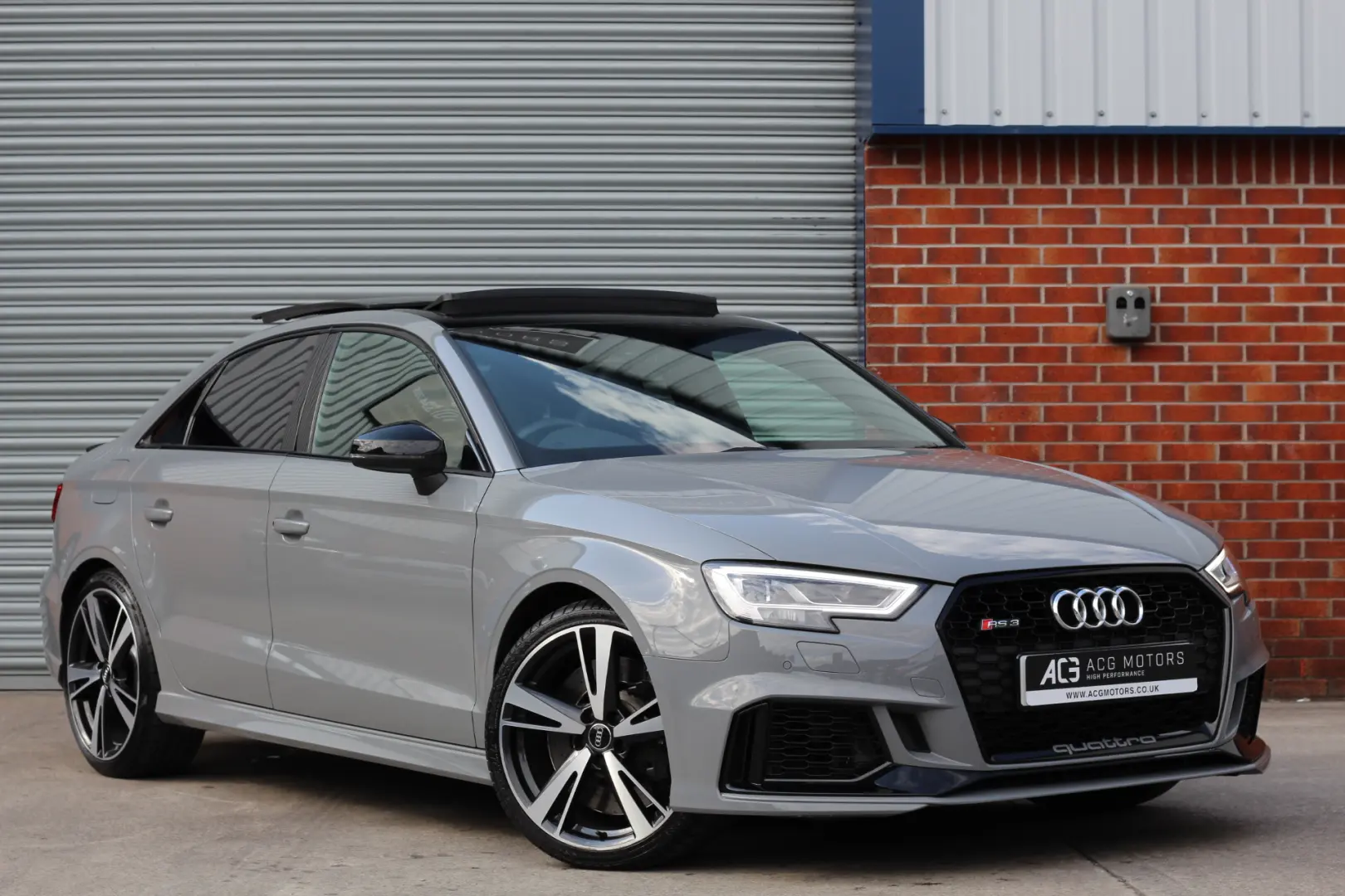 Audi RS RS3 Sportback 2.5 TFSI Quattro S-Tronic 5
