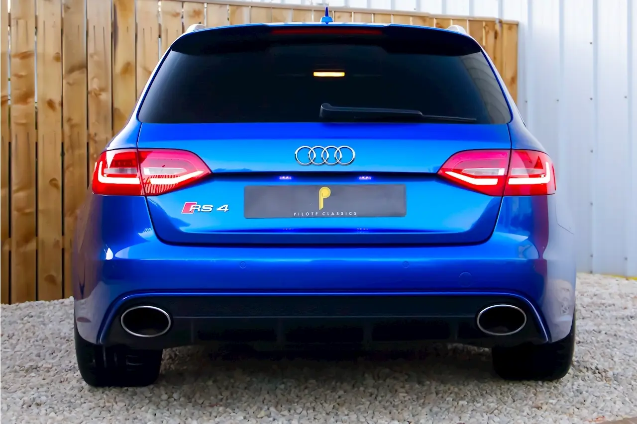 Audi RS RS4 Avant 4.2 TFSI Quattro S-Tronic 5