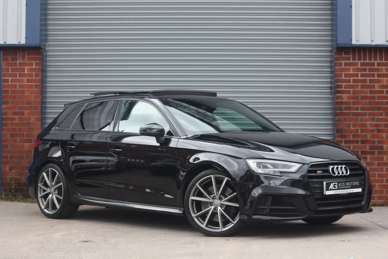 Audi  S3 Sportback 2.0 TFSI Quattro S-Tronic 3