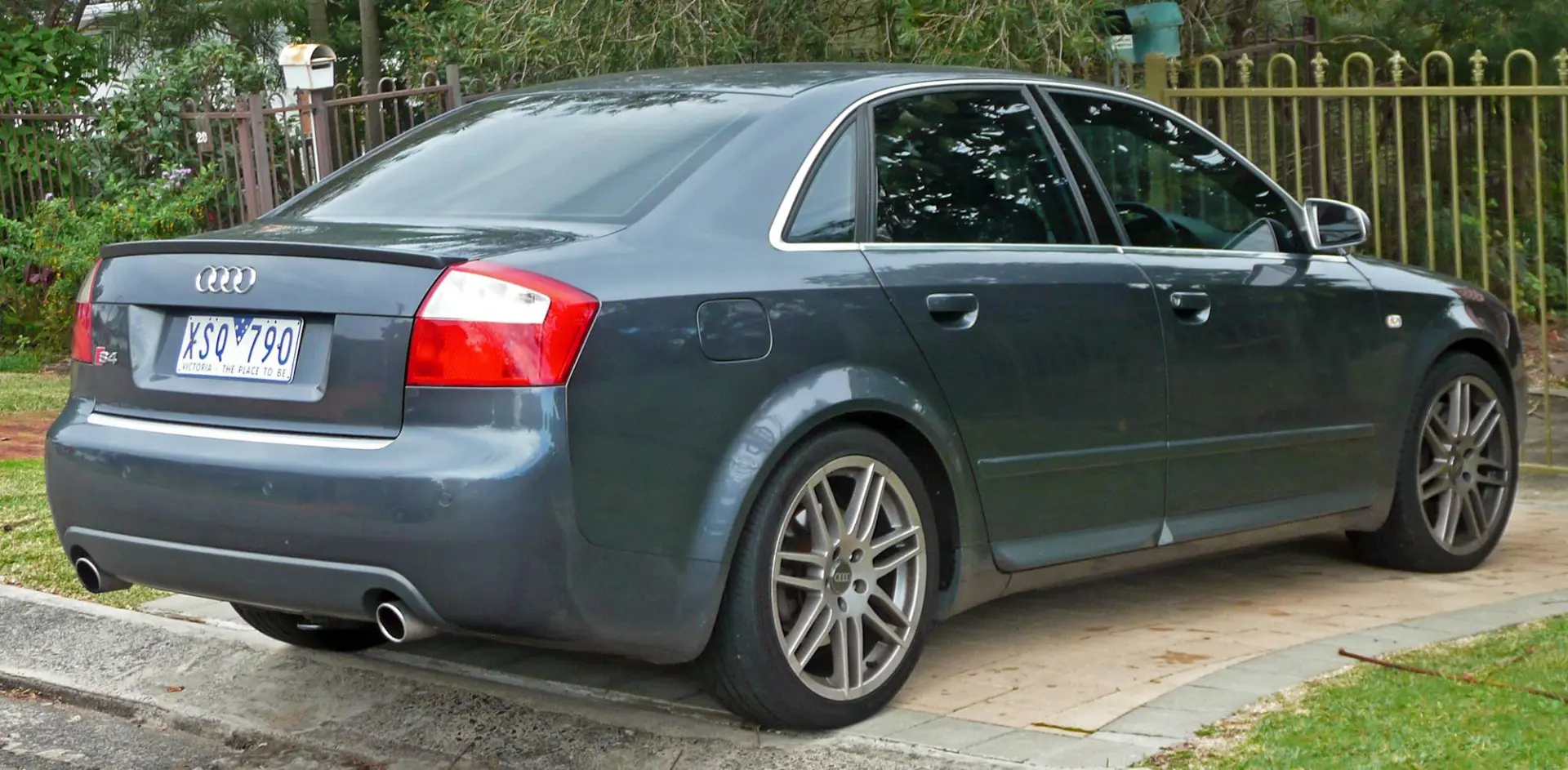 Audi  S4 4.2 V8 Quattro 2