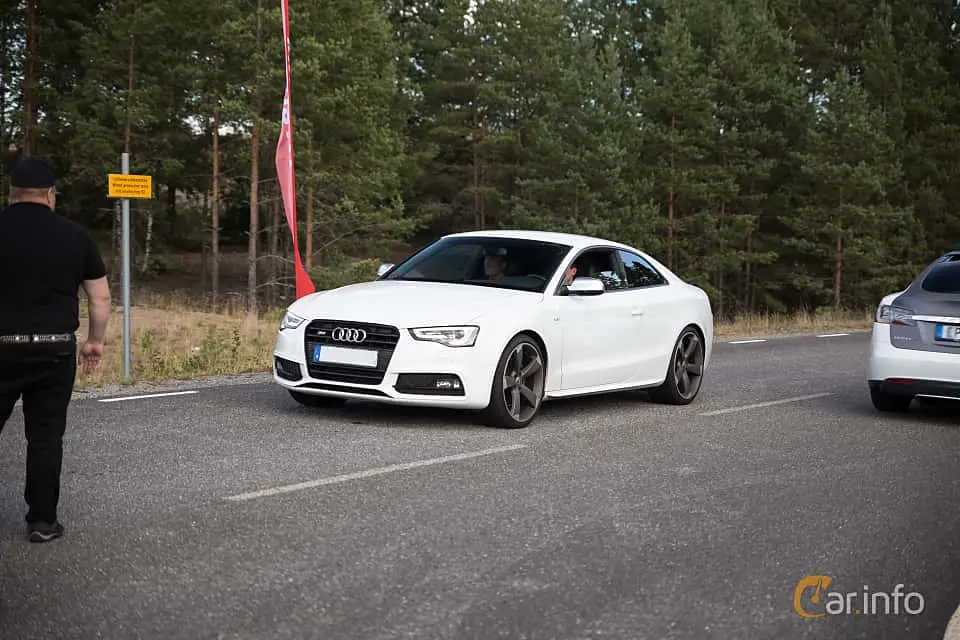 Audi  S5 3.0 TFSI V6 Quattro S-Tronic 5