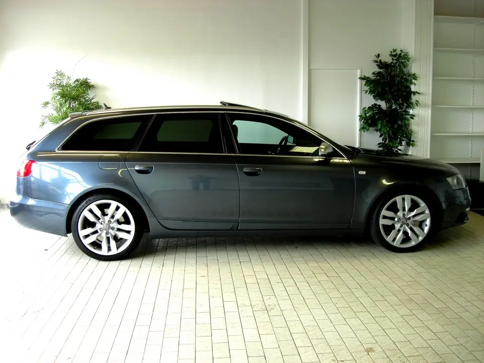 Audi  S6 Avant 5.2 V10 Quattro Tiptronic 4