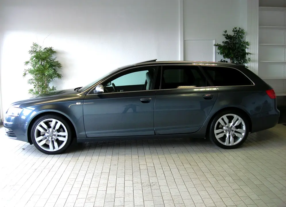 Audi  S6 Avant 5.2 V10 Quattro Tiptronic 5