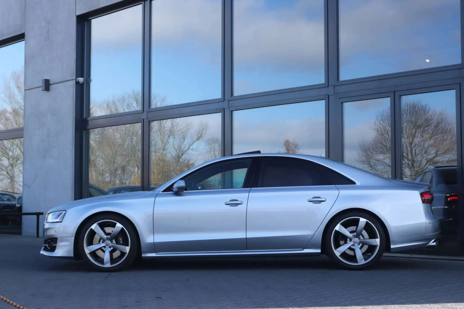 Audi  S8 4.0 TFSI V8 BiTurbo Quattro Tiptronic 2