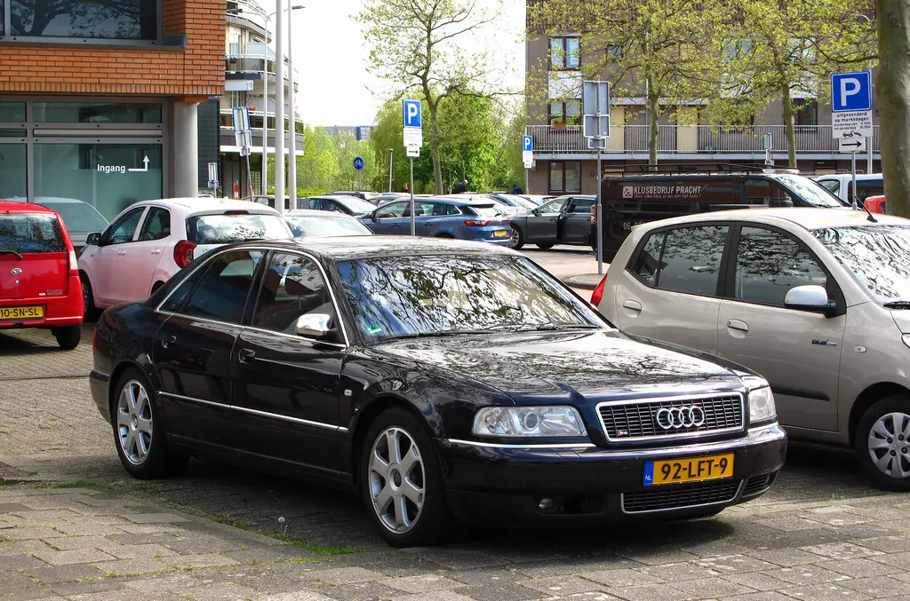 Audi  S8 4.2 Quattro 6
