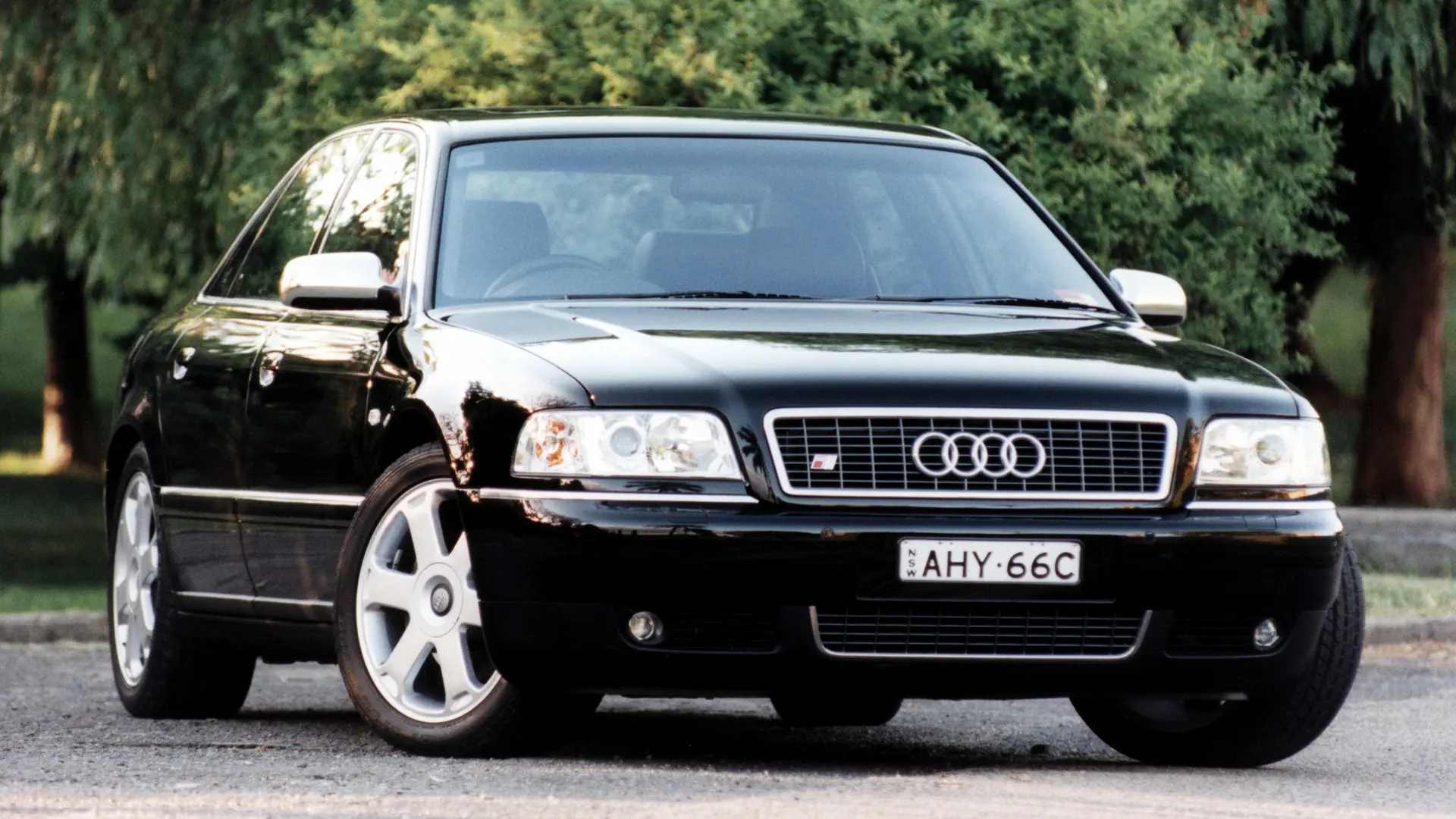 Audi  S8 4.2 Quattro Tiptronic 3