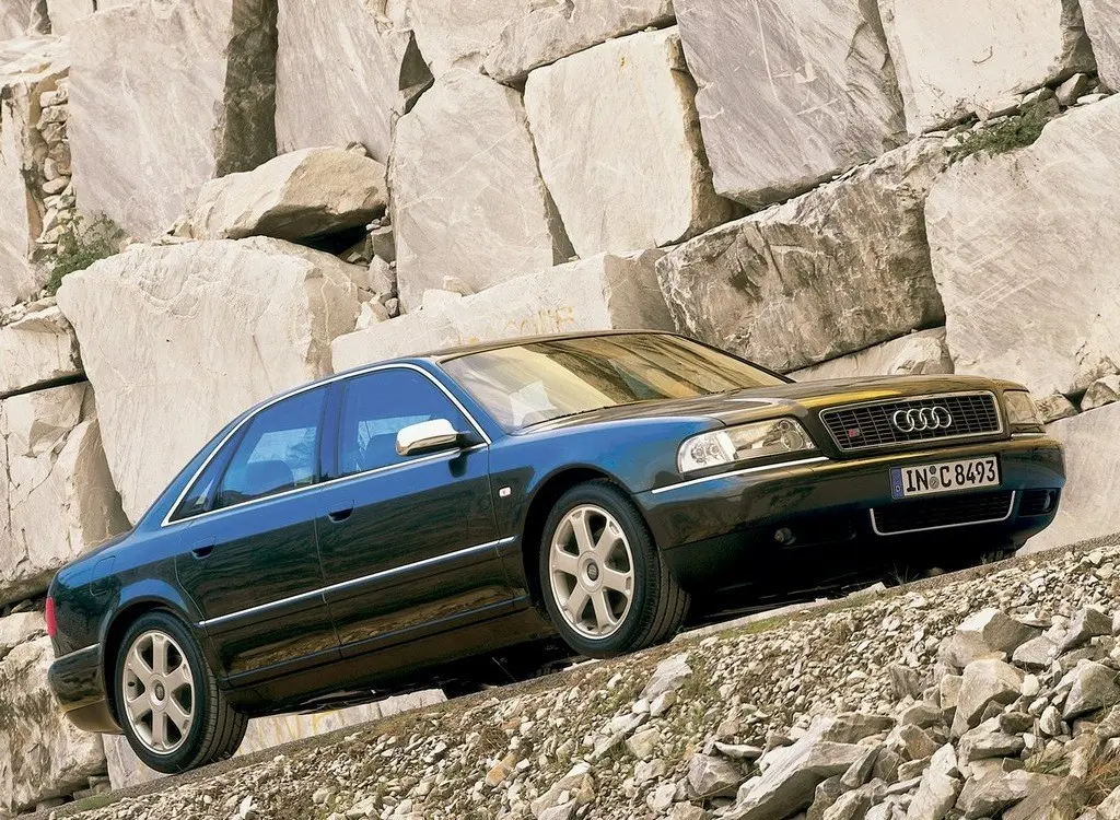 Audi  S8 4.2 Quattro Tiptronic 5