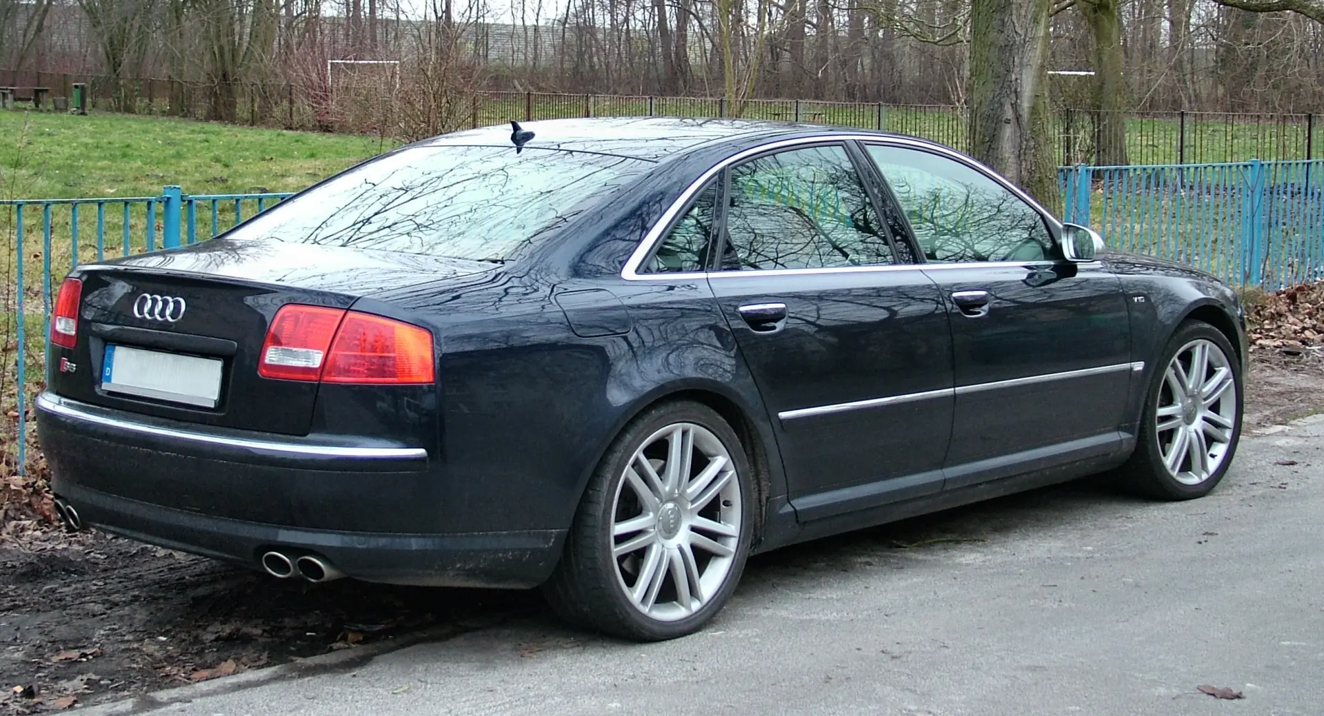 Audi  S8 5.2 V10 Quattro Tiptronic 3