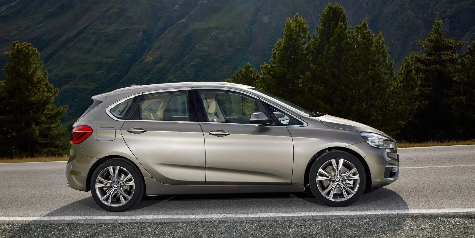 BMW 2 Serisi 2 Serisi Active Tourer 216d Joy 4