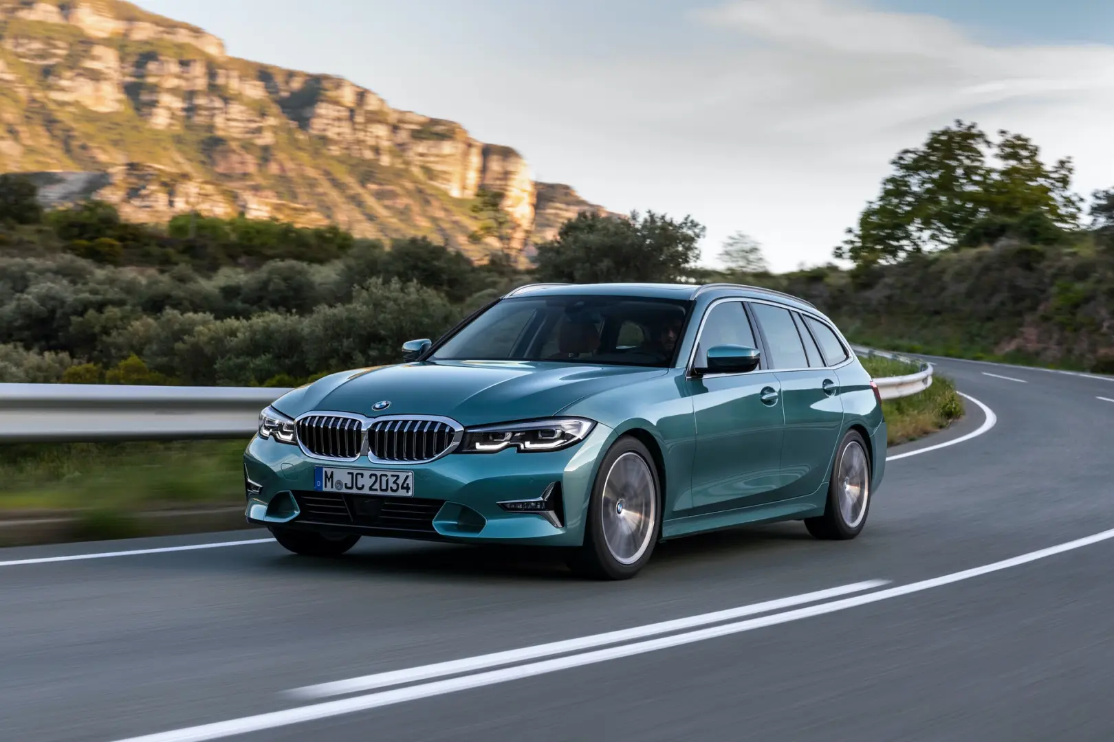 BMW 3 Serisi 3 Serisi 320d xDrive Touring Luxury Line 6