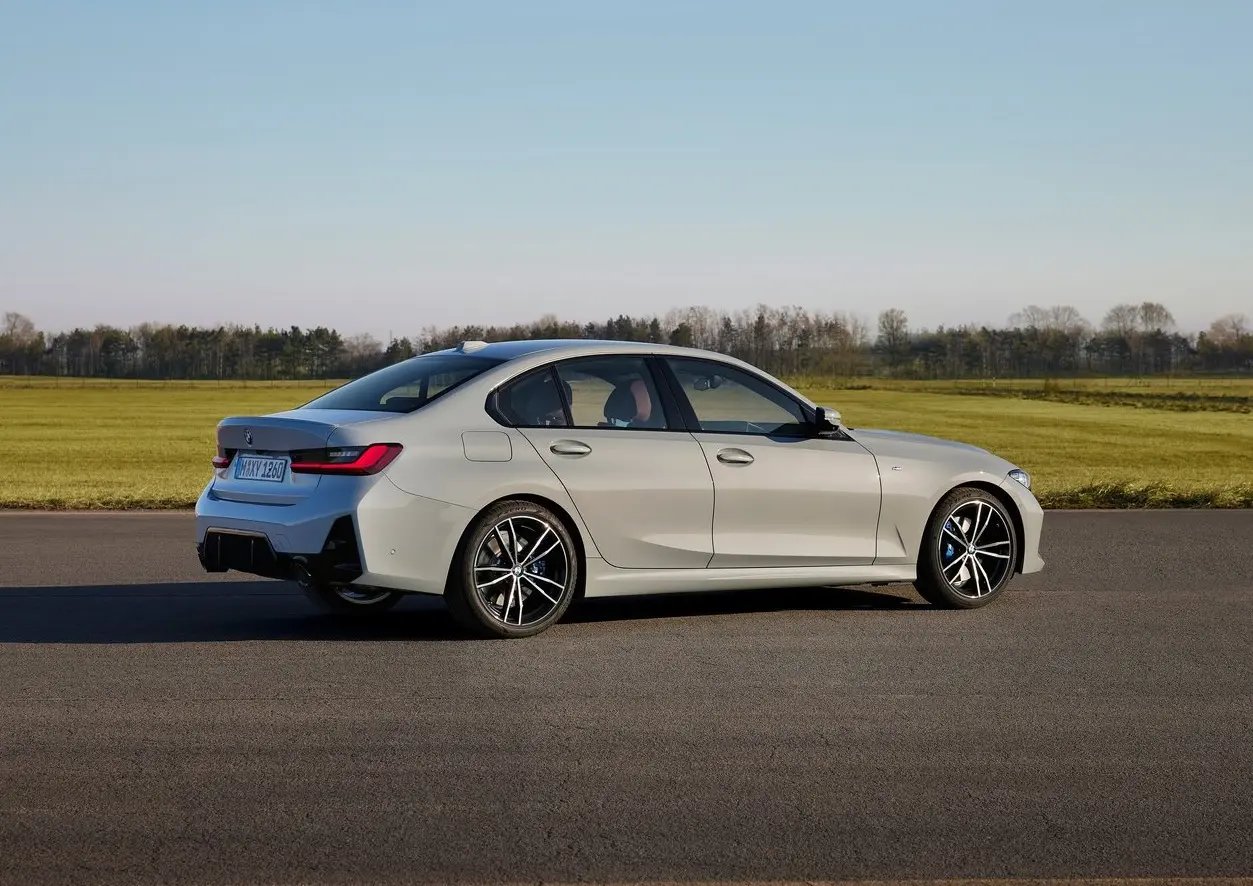 BMW 3 Serisi 3 Serisi 320i Edition M Sport 6