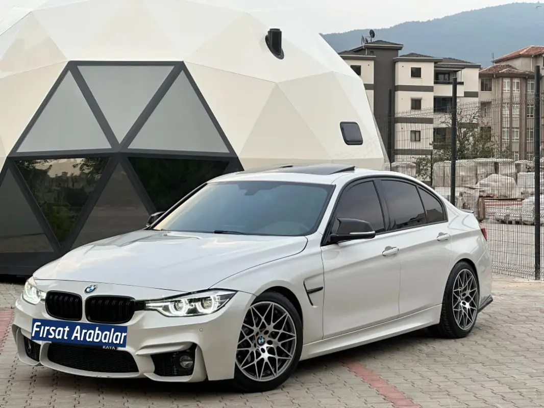 BMW 3 Serisi 3 Serisi 320i EfficientDynamics 40th Year Edition 3