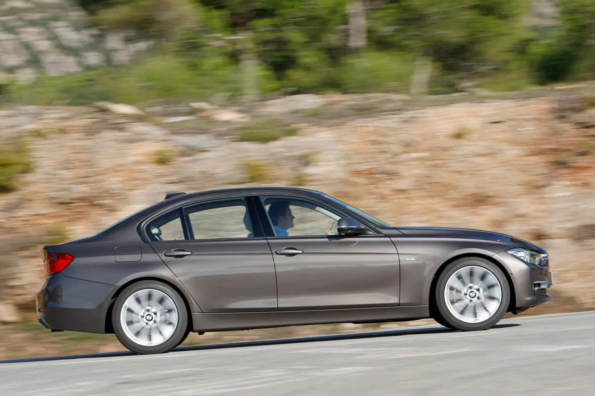 BMW 3 Serisi 3 Serisi 320i EfficientDynamics M Plus 7