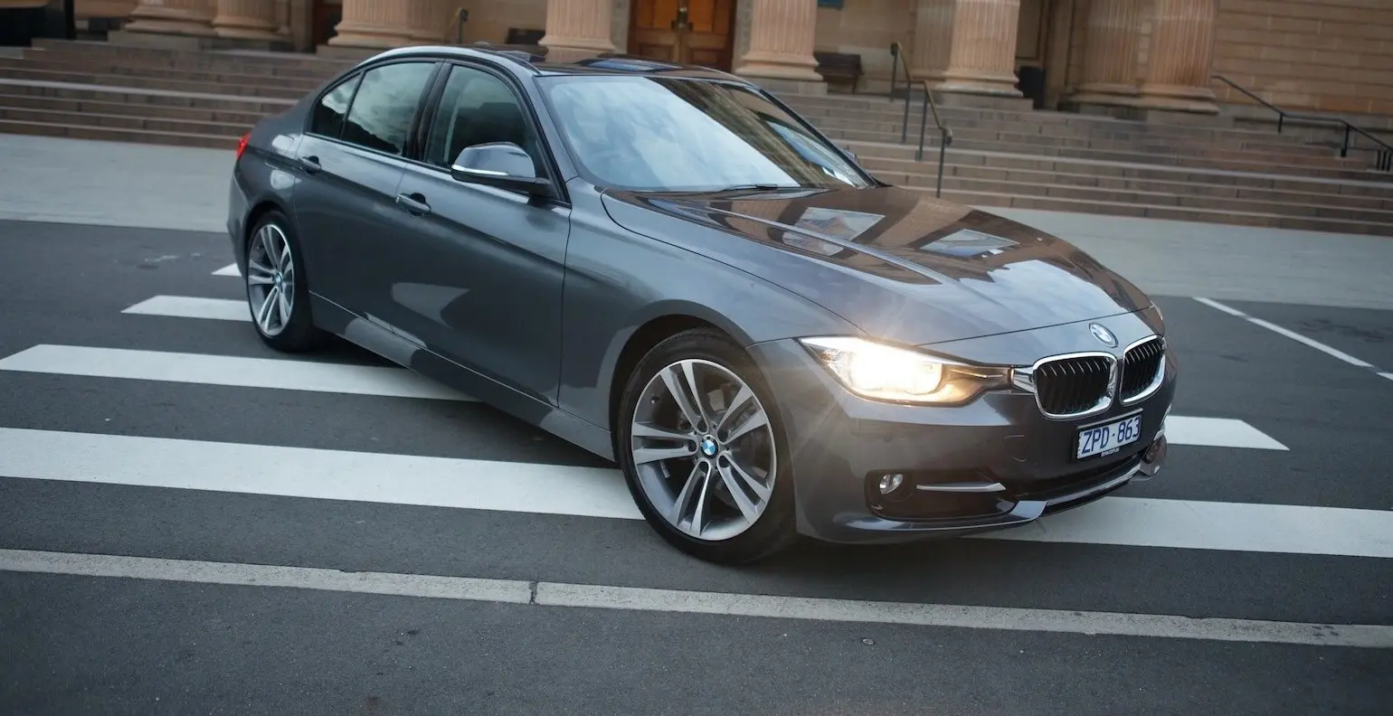 BMW 3 Serisi 3 Serisi 320i EfficientDynamics Sport Line 6
