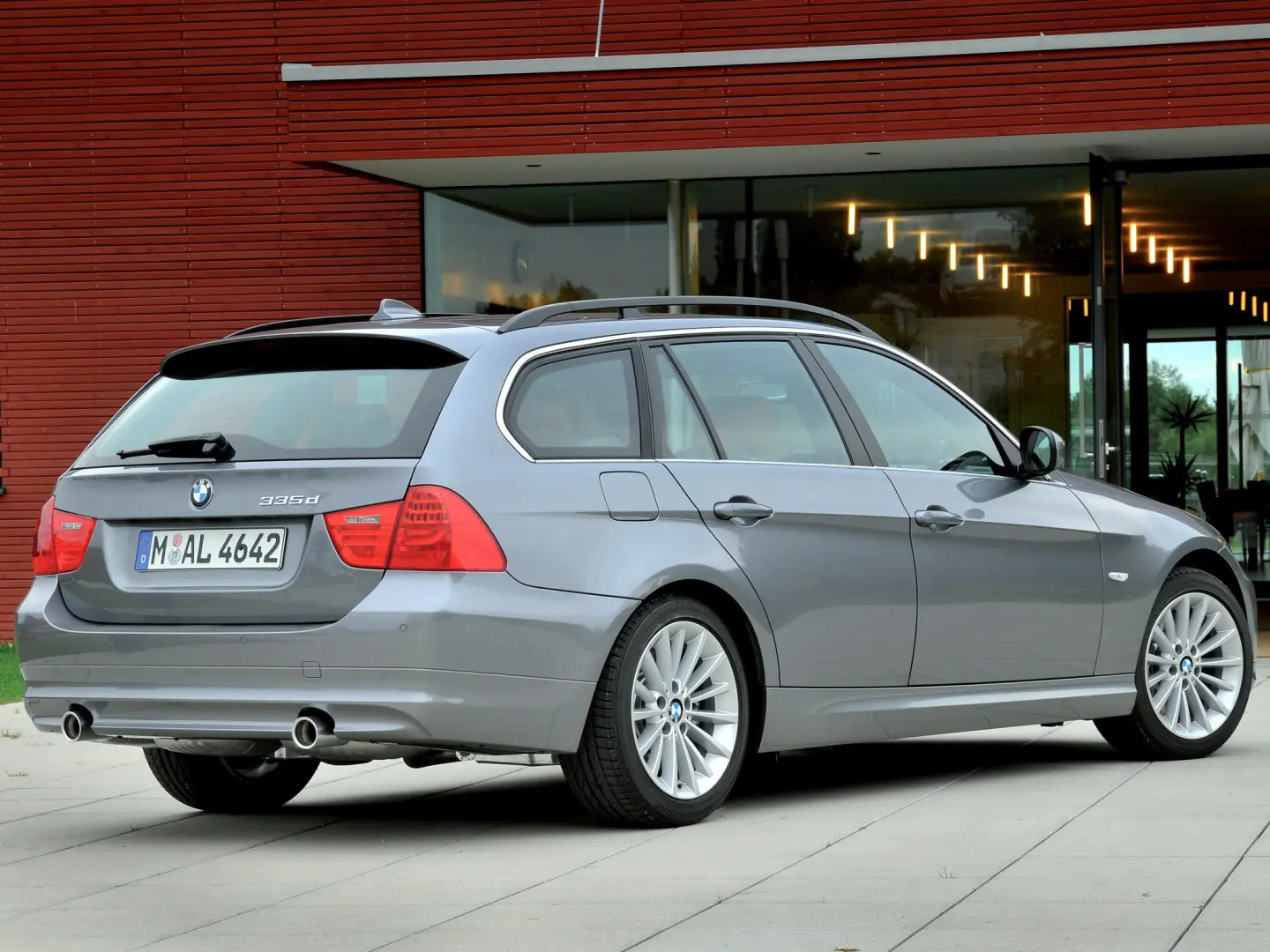 BMW 3 Serisi 3 Serisi Touring 320d Standart 1