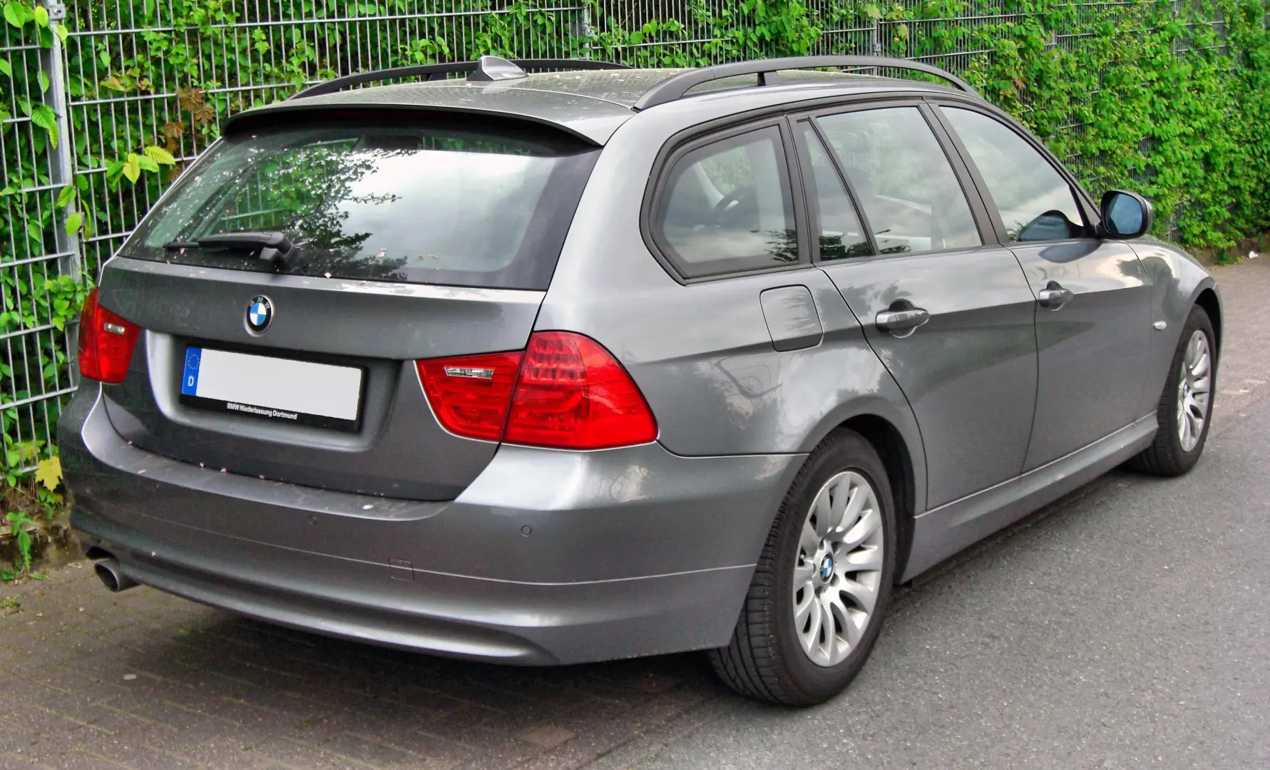 BMW 3 Serisi 3 Serisi Touring 320d Standart 2